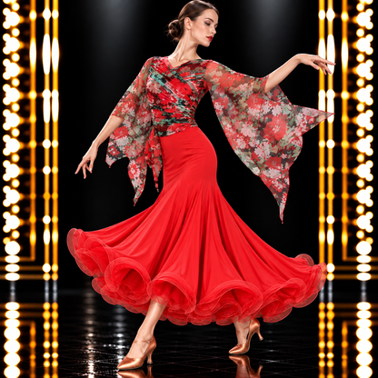 レッドの社交ダンス衣装を着用した斜め向きのダンスポーズ。花柄トップスとロングスカートの美しい動きを表現。